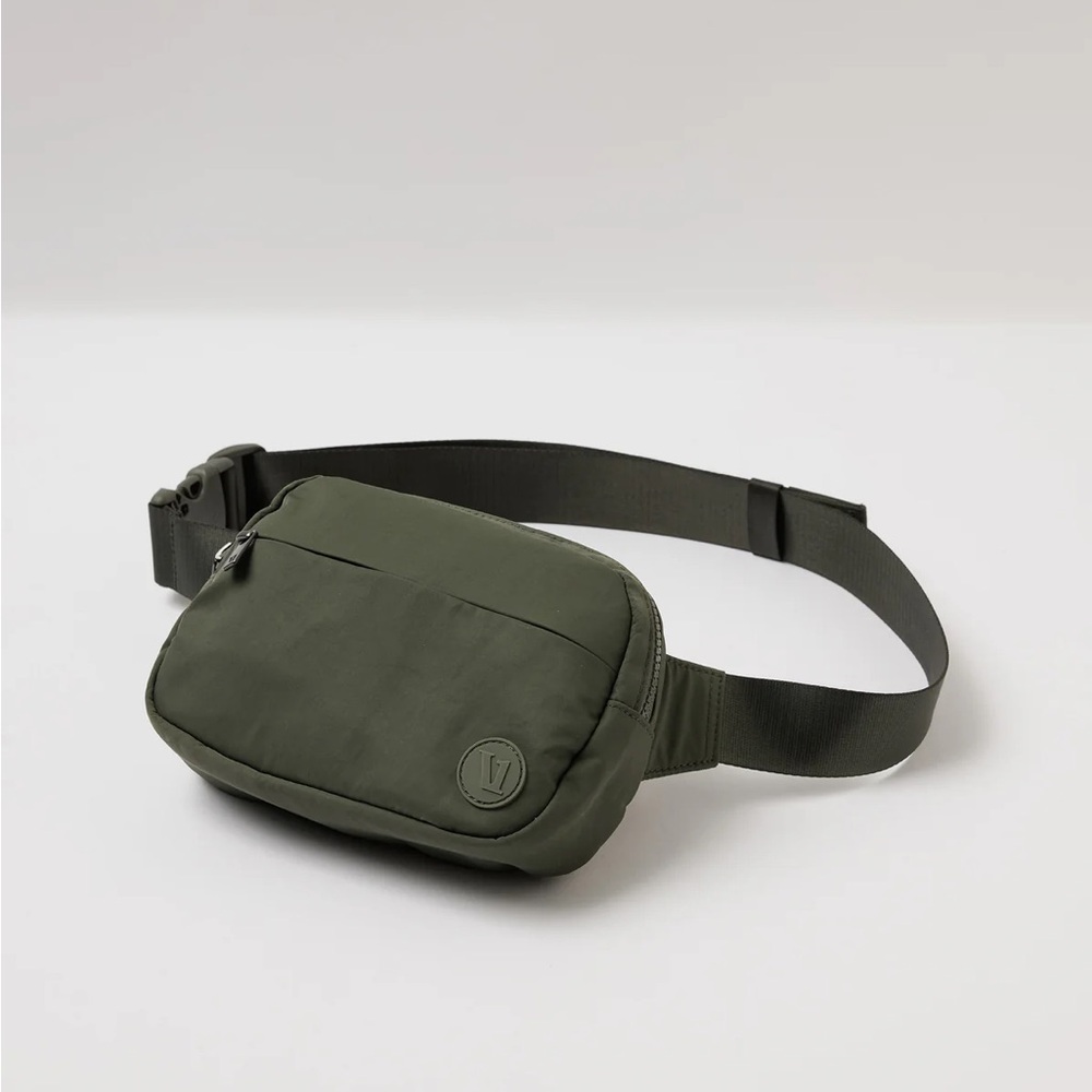 *NWT* Vuori All Around Hip Pack army green